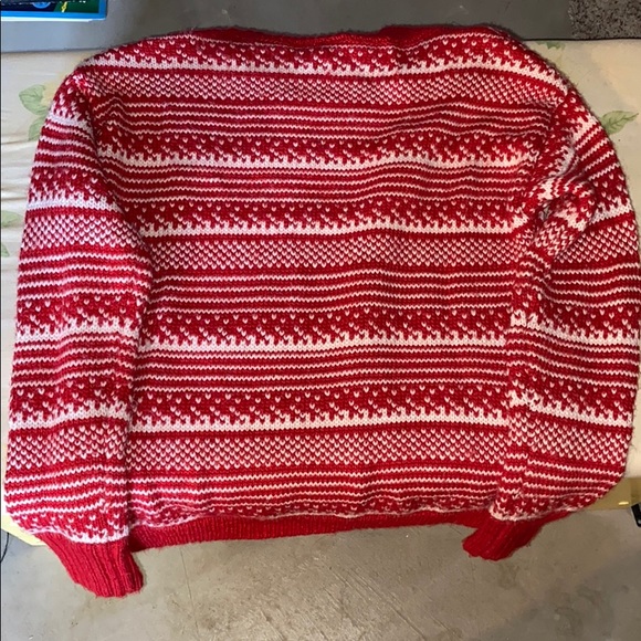EUC GAP Red & White Sweater - Picture 4 of 4